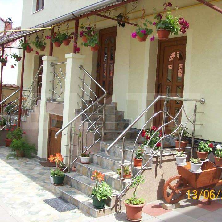 Pensiune turistica + casa de locuit, 315 mp, teren 761 mp, zona Bariti - Imagine principală: 2/19