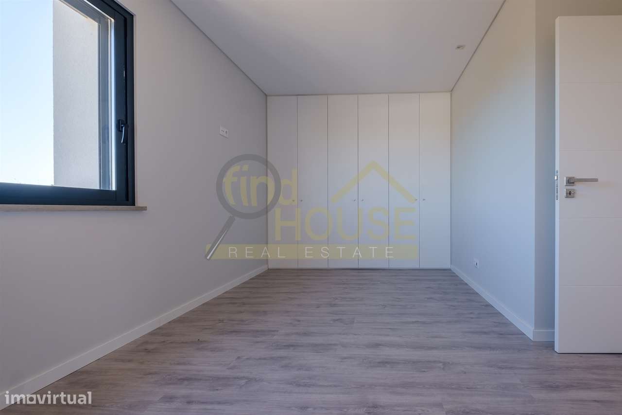 Moradia geminada T3 em Bicesse-13