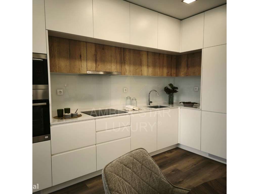 T3 Renovado em Benfica com Ambientes Luminosos e Bem Distribuídos-5