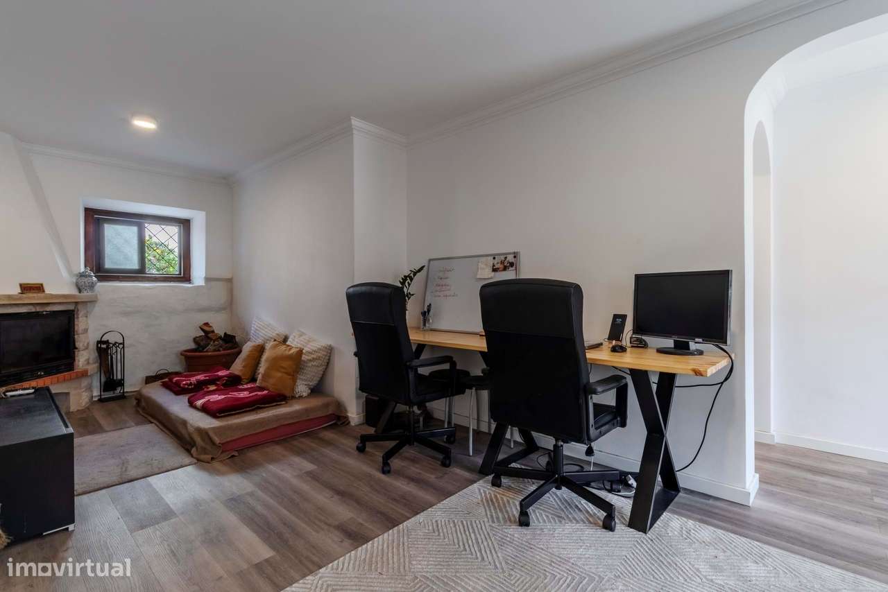 Apartamento T3+1 com Terraço e 3 Wcs em Galamares, Sintra-11