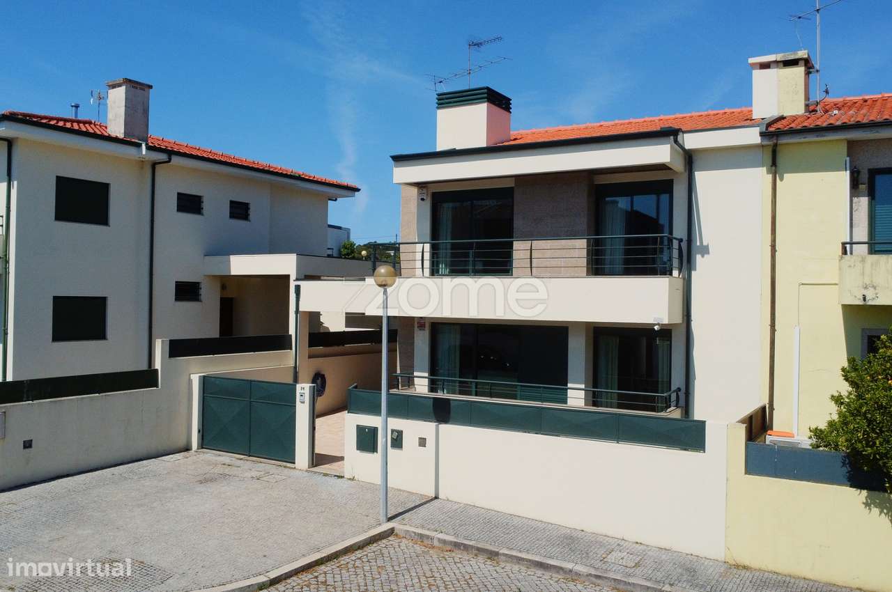 Moradia T4, de três frentes, na Cidade da Maia!-34