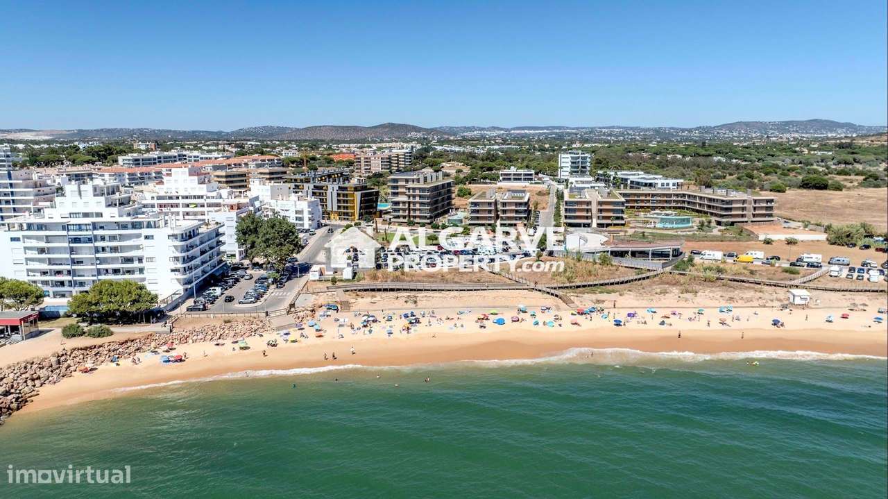 Luxuoso apartamento T4 novo em frente à Praia de Quarteira, Algarve - Grande imagem: 5/26