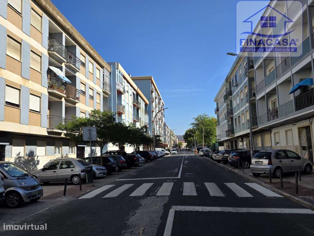 Apartamento T4 com boas áreas e excelente localização - Montalvão(S...-27