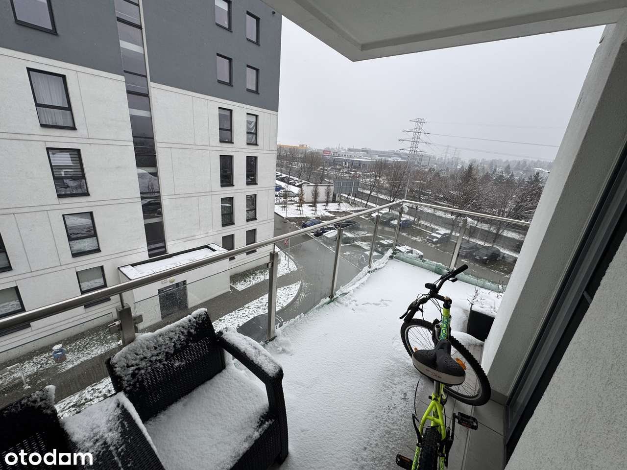 Nowoczesne 3 pokoje z garderobą, miejscem postojowym-1