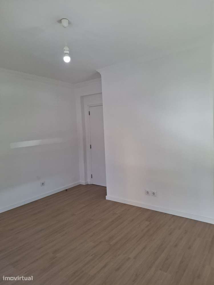 Apartamento T2 com elevador em Sintra-1