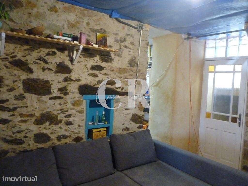 Duas casas habitáveis numa aldeia tradicional de montanha em Alvares,-31