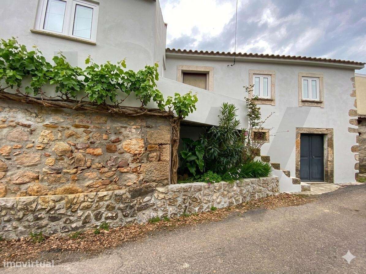 Casa da Aldeia em Vale do Tronco – Oportunidade com Grande Potencial - Grande imagem: 2/8