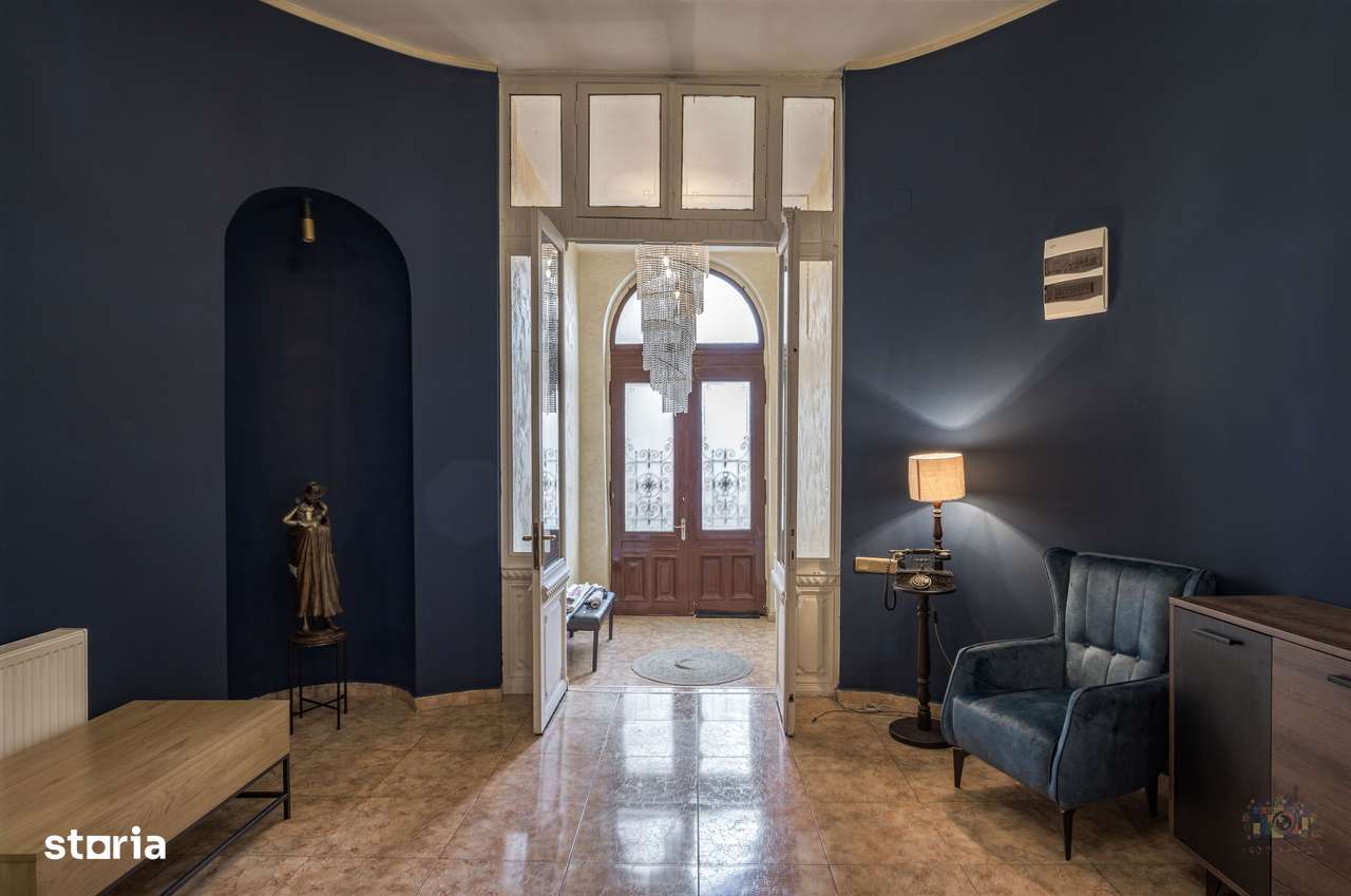 Business cu identitate: Apartament Unirii, demisol, parter si curte a