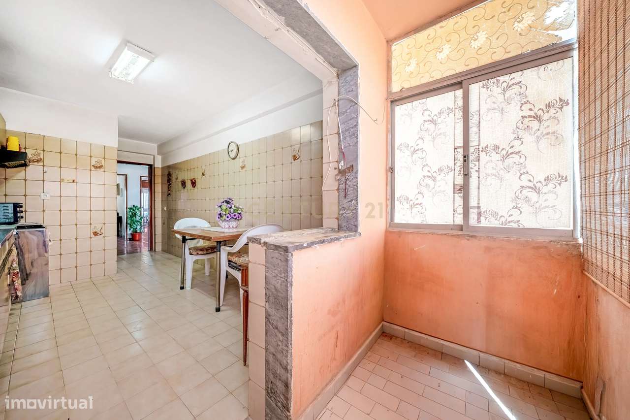 T2 para renovar em Olhão-3