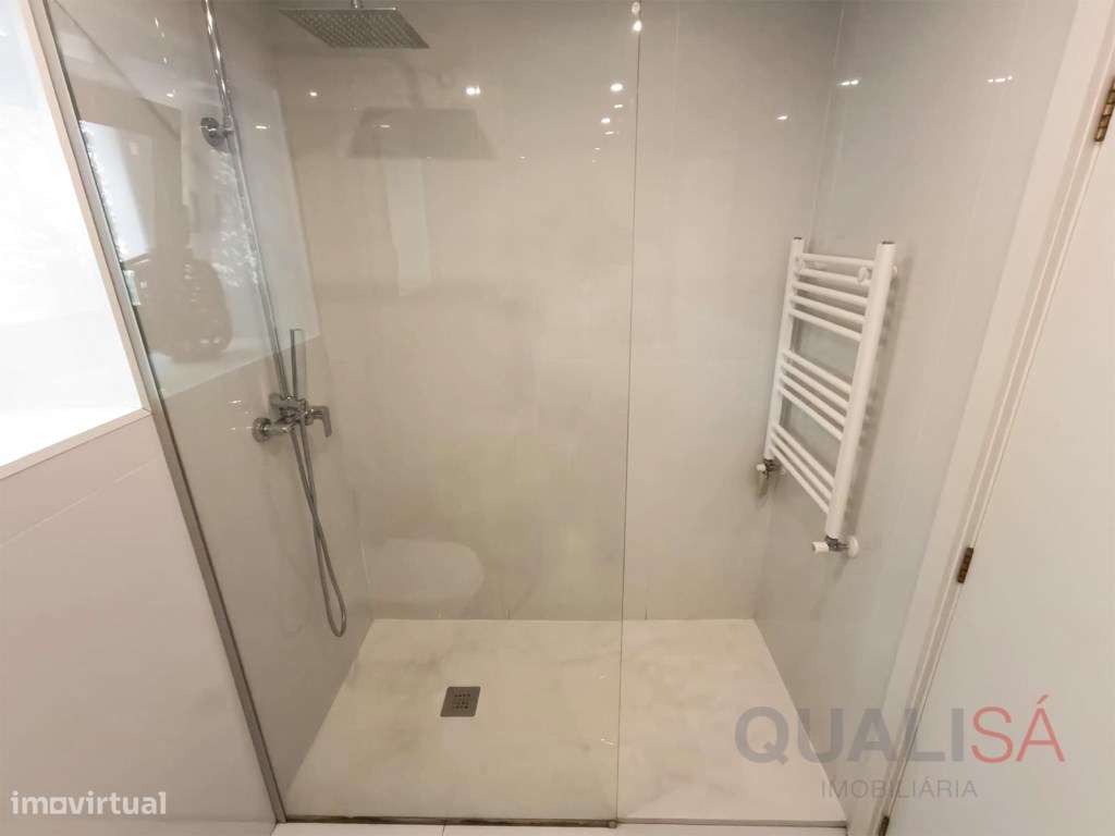 Apartamento T3 de gaveto com varandas, garagem fechada e excelentes...-29