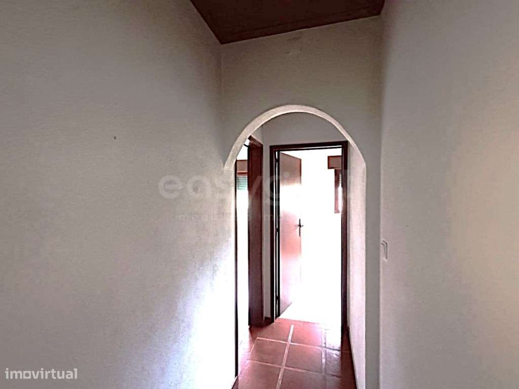 Fantástica moradia com 2 pisos, anexos e comercio-18