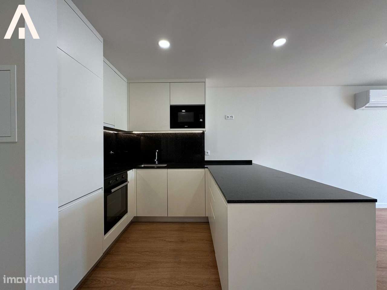 Apartamento T2 Centro Histórico Barcelos - Grande imagem: 2/10