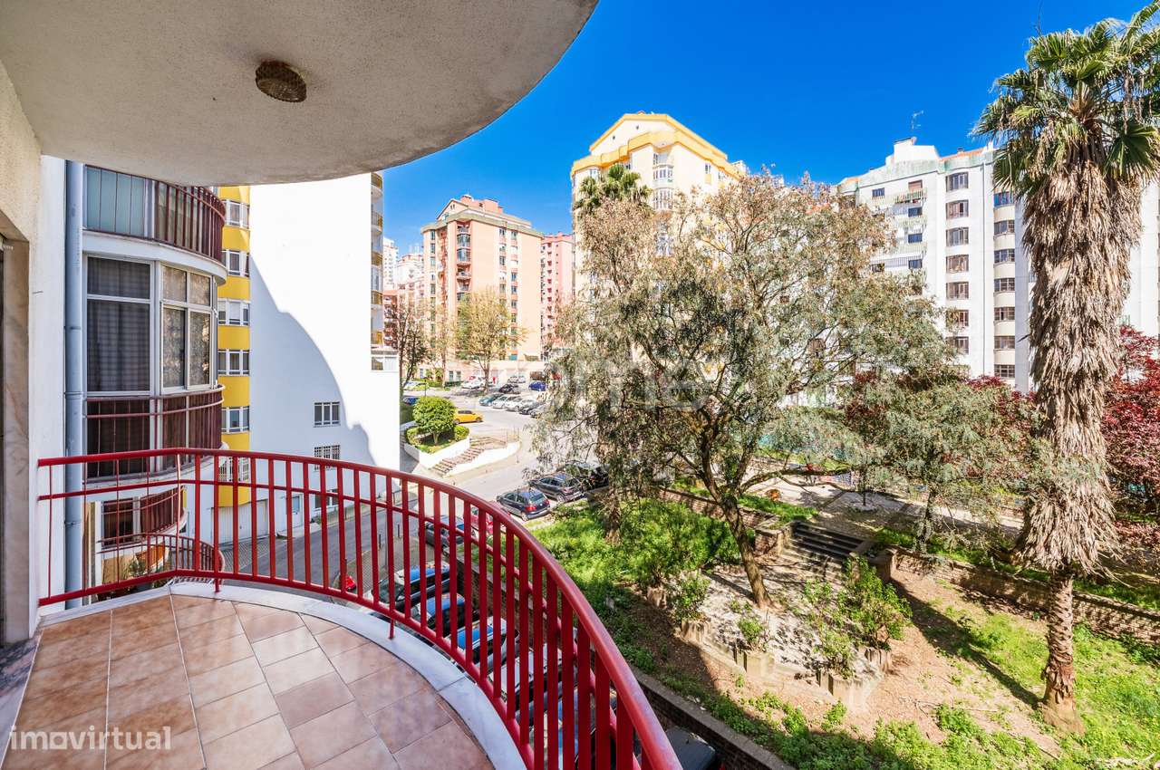 Apartamento T2 na Tapada das Mercês-30