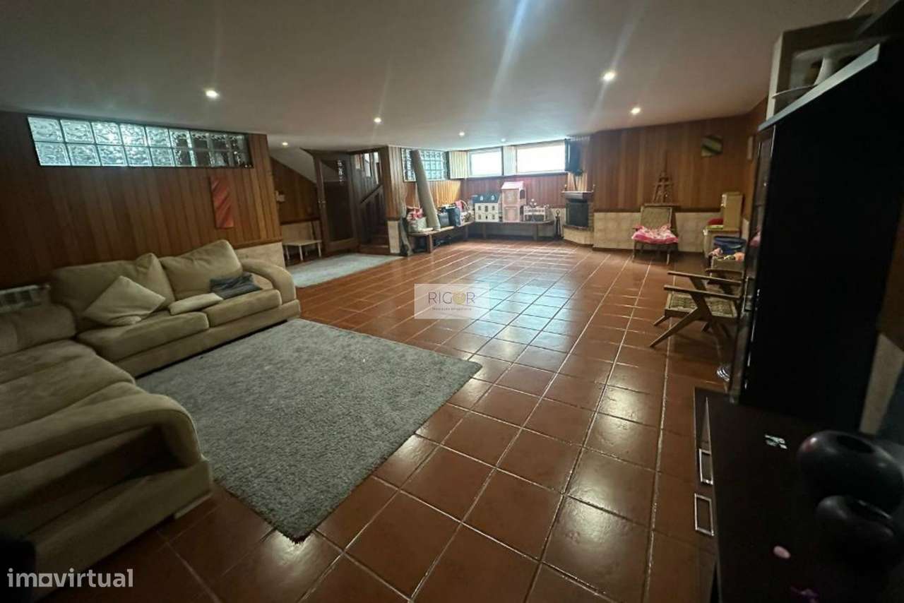 Moradia T4 de 4 frentes na cidade da Maia-26