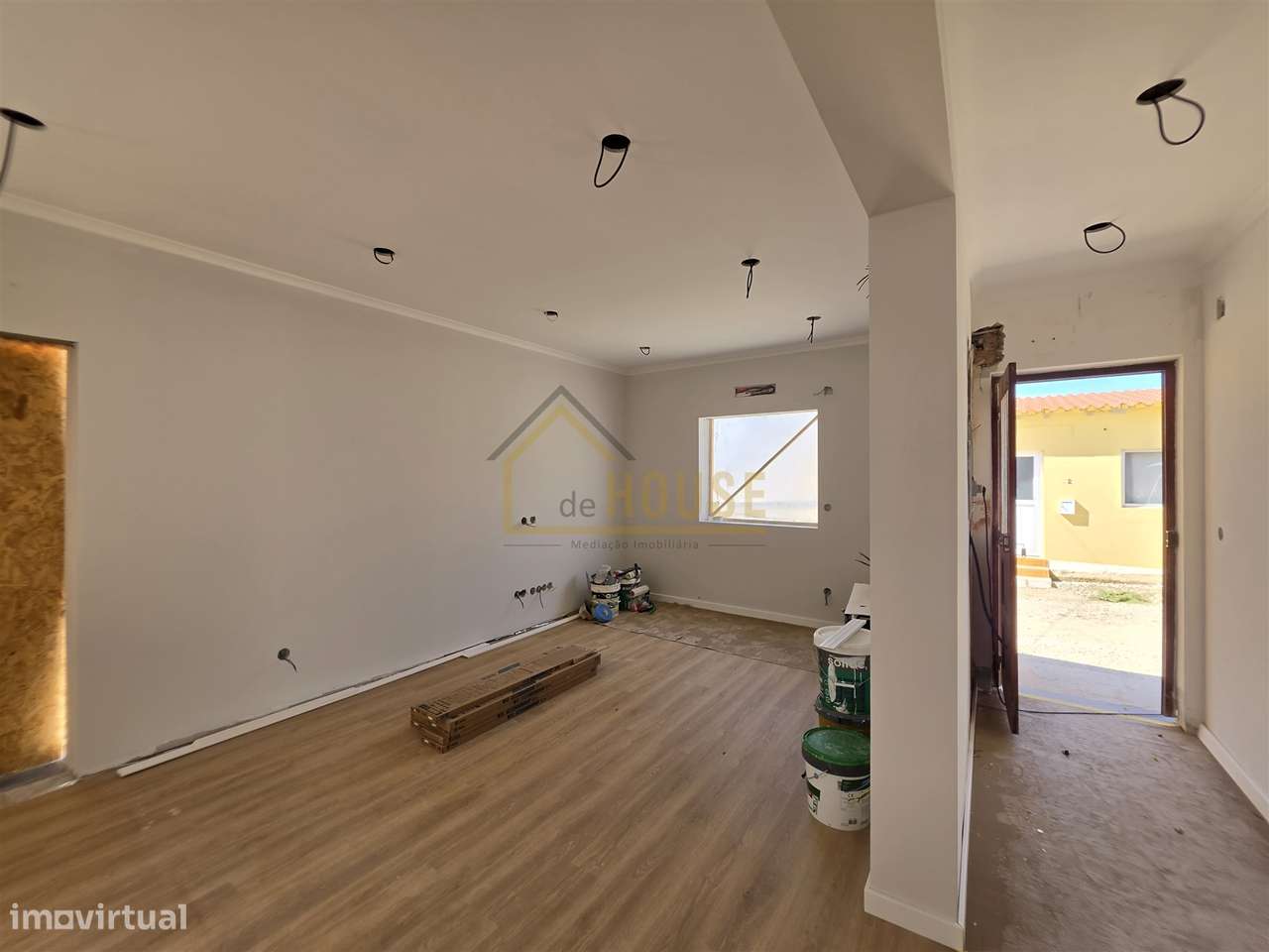 Moradia T2 com espaço exterior e adega-7