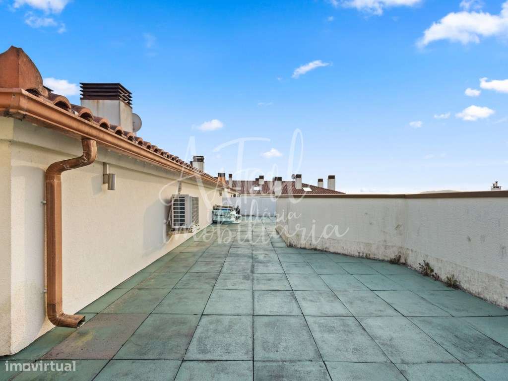 Duplex T5 no centro de Ponte de Lima com terraço panorâmico e 2 gar...-40