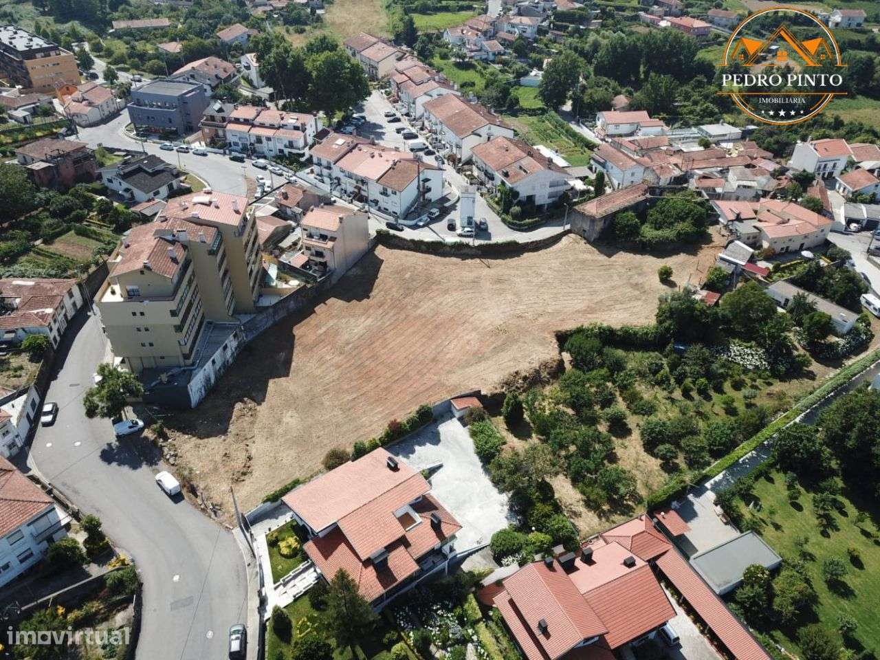 Terreno para Venda com Casa de Pedra | Área Total de 4942,5 m² |-3