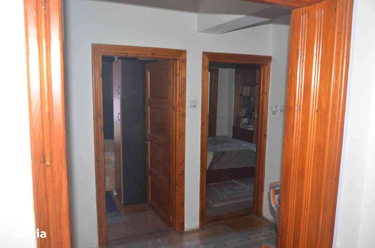 4 Camere Calea București, Piata Centrala din Craiova.-8