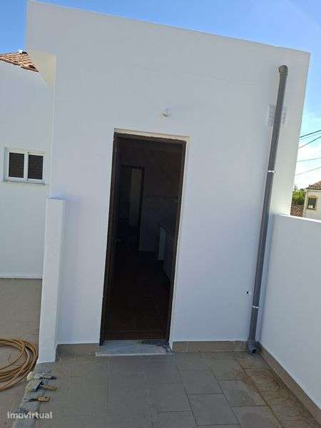 Vendo moradia r/chão e 1°andar - Grande imagem: 4/9