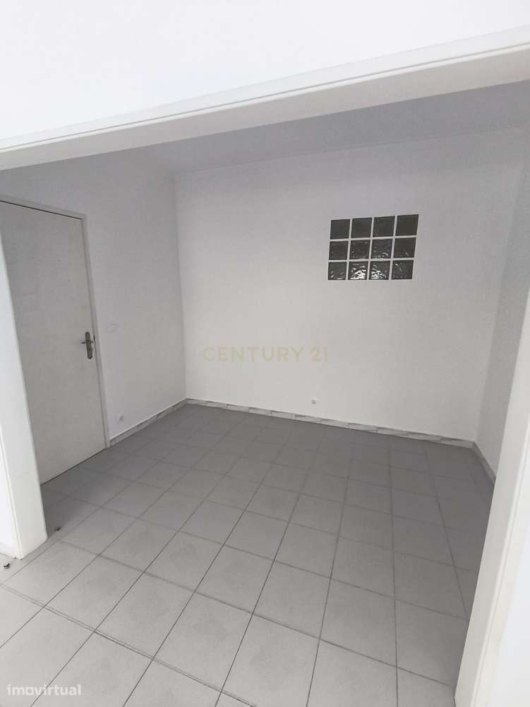 Moradia T2  |  Terraço  |  Com loja ou garagem-7