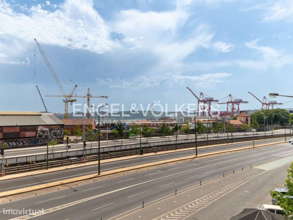 Elegante T2 à beira-rio na Avenida 24 de Julho, em Lisboa-3