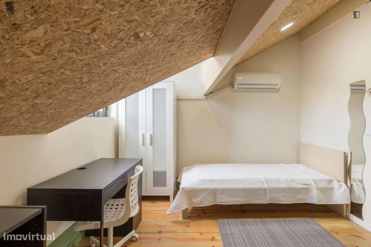 Quarto - localizado em Paranhos Porto - Grande imagem: 2/10