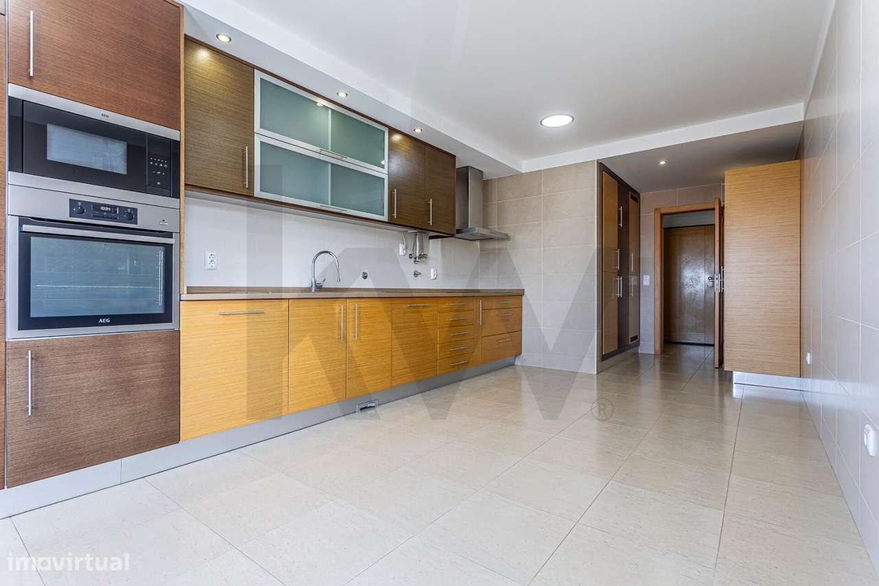 Apartamento T3 Duplex com aproveitamento superior | 5 Quartos | Garage-38