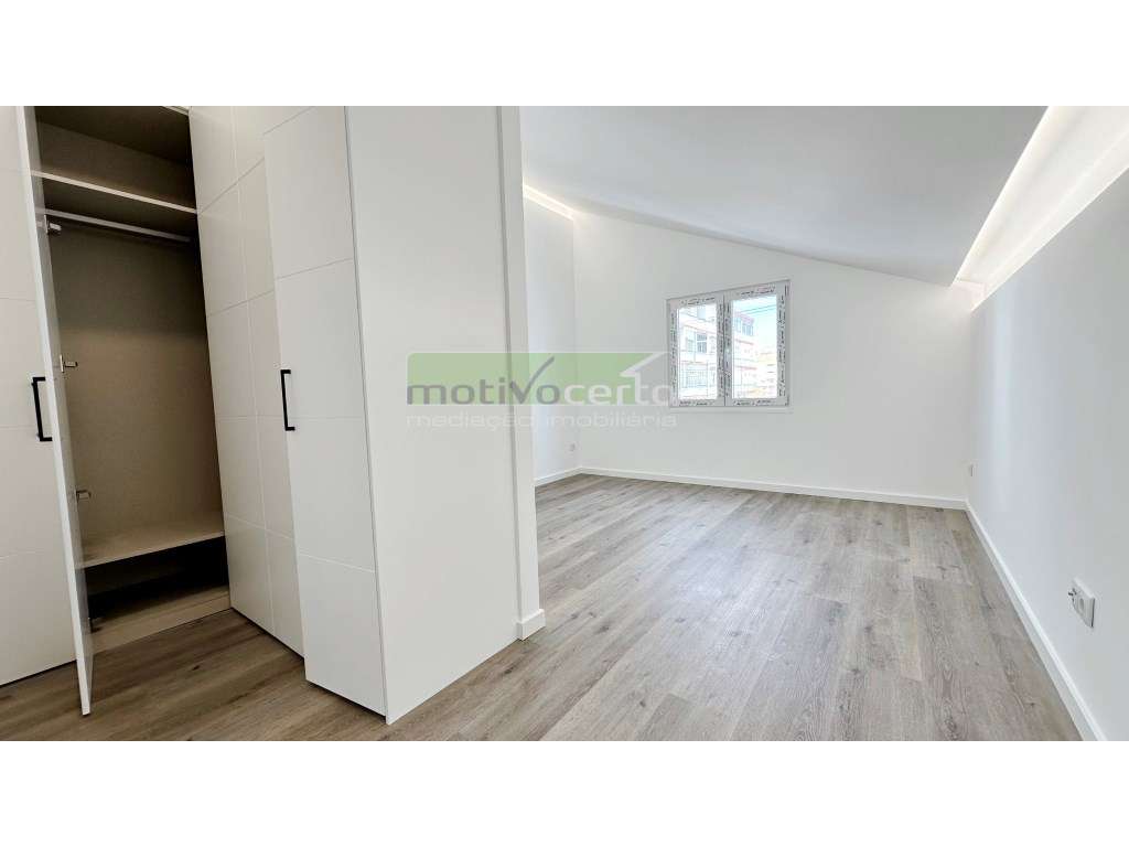 Possibilidade de PERMUTA - Moradia Isolada T4 no Cacém, Sintra. Aca...-17