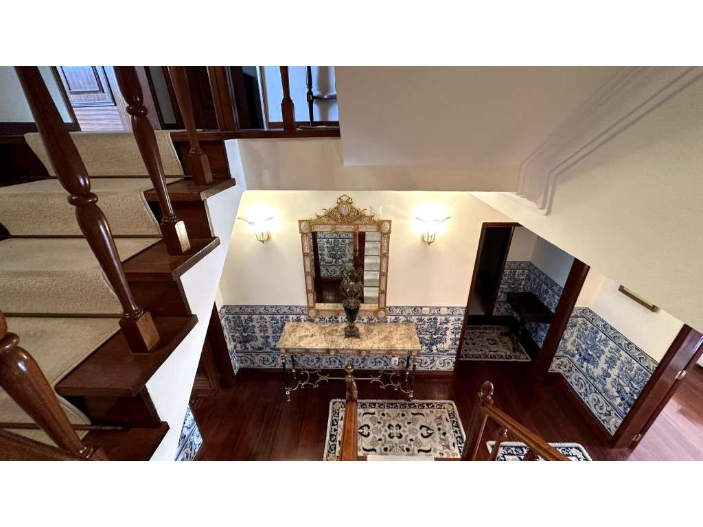 Moradia T5 com Sótão, Jardim Privado e Churrasqueira - Carnaxide-7