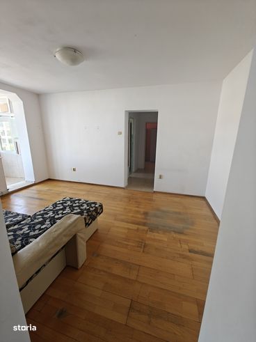 Apartament 3 camere, 5 minute de Palas! Podu Ros, Etaj 3!-0