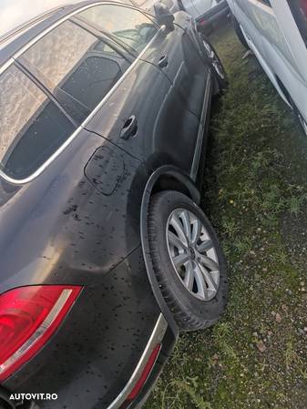 Dezmembram volkswagen touareg 4.2 tdi 2014 147.000 km - 3