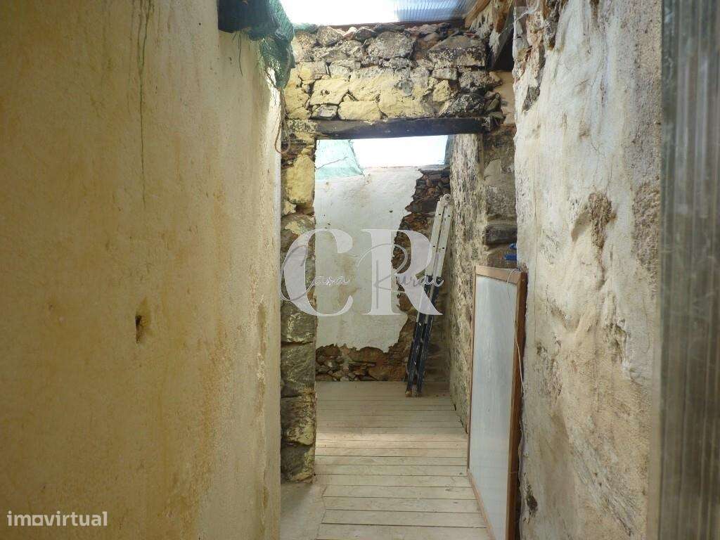 Duas casas habitáveis numa aldeia tradicional de montanha em Alvares,-43