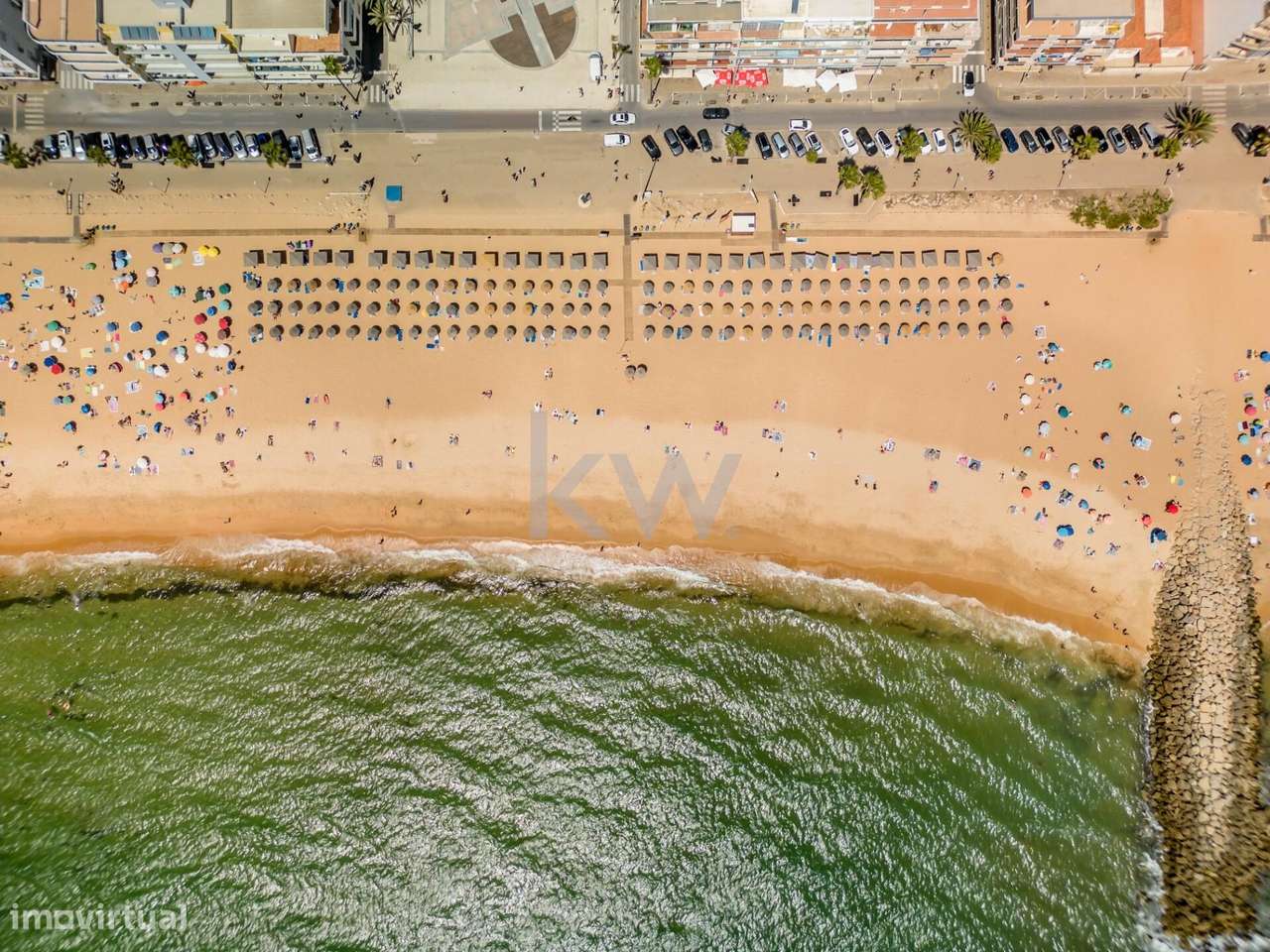 São 3 assoalhas com parqueamento a 142 metros da areia! - Grande imagem: 2/19