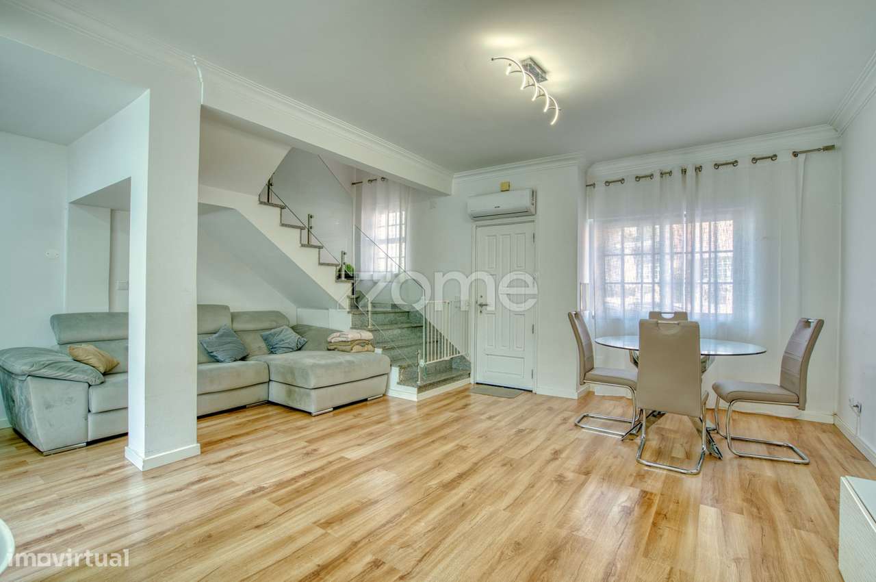 Moradia com terraço em Famões-11