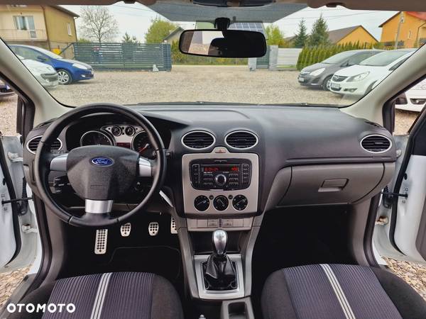 Ford Focus 1.6 16V Style - 12