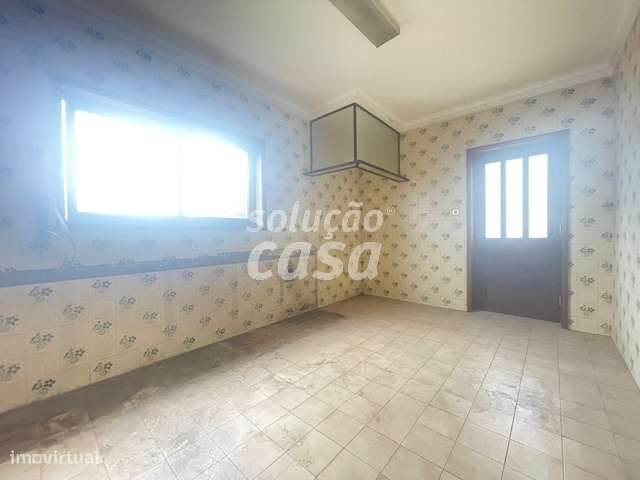 Moradia Isolada T4 para REMODELAR, com 2860m2 de Terreno!-11