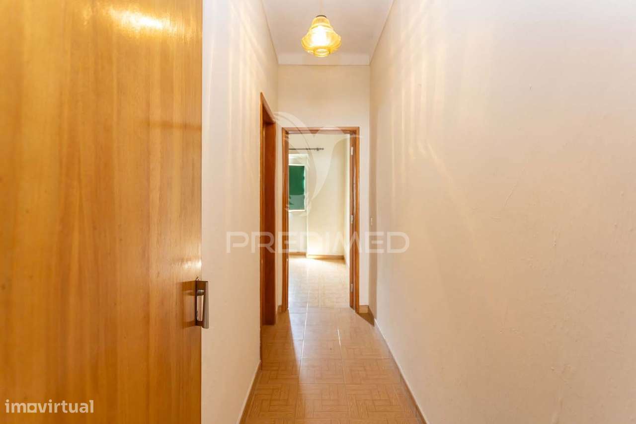 MORADIA COM LOGRADOURO, GARAGEM , TERRAÇO E SOTÃO - Grande imagem: 5/35