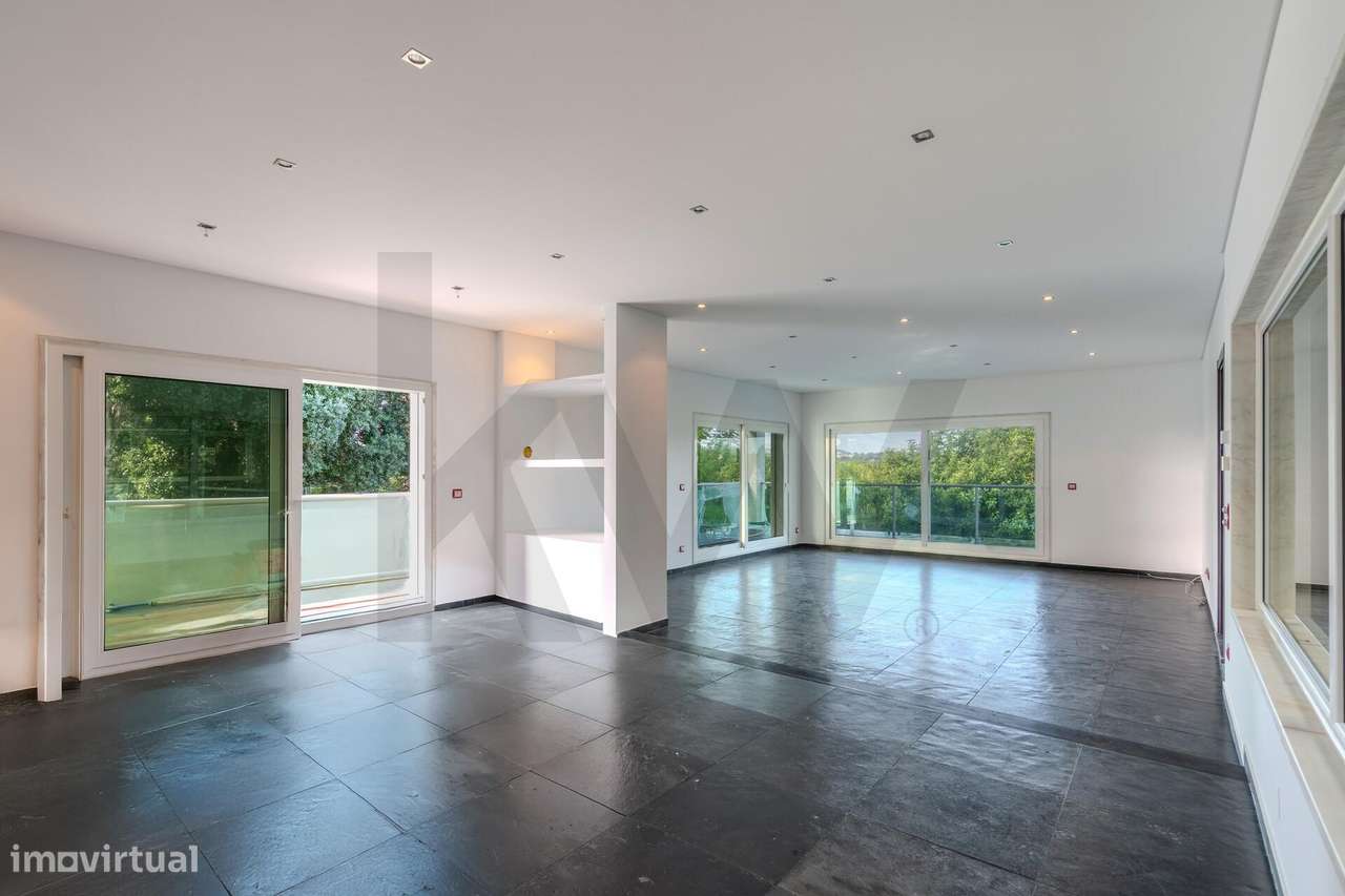 Oportunidade Única em Palmela: Moradia T4 com Piscina + Terreno Aceita - Grande imagem: 2/27