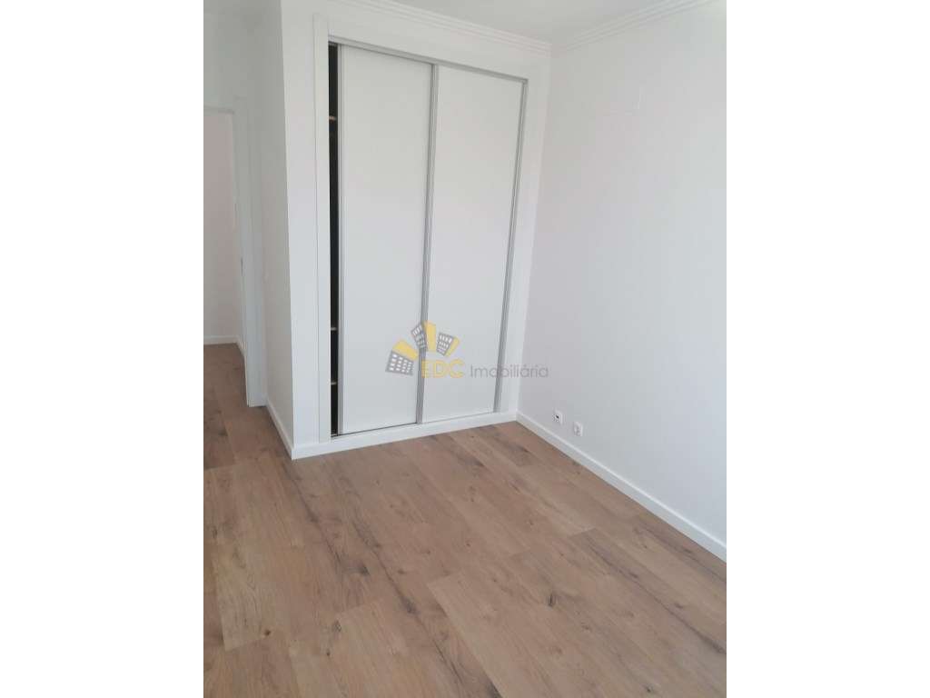 Moradia V3+1 Totalmente Remodelada no Centro da Ericeira e com vist...-22