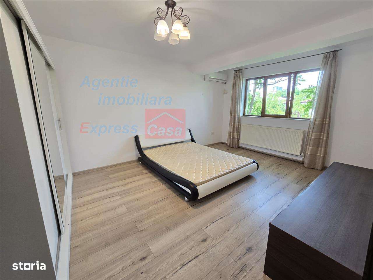 Super oferta! Apartament 3 camere, etaj 1, zona Palas Mall-3