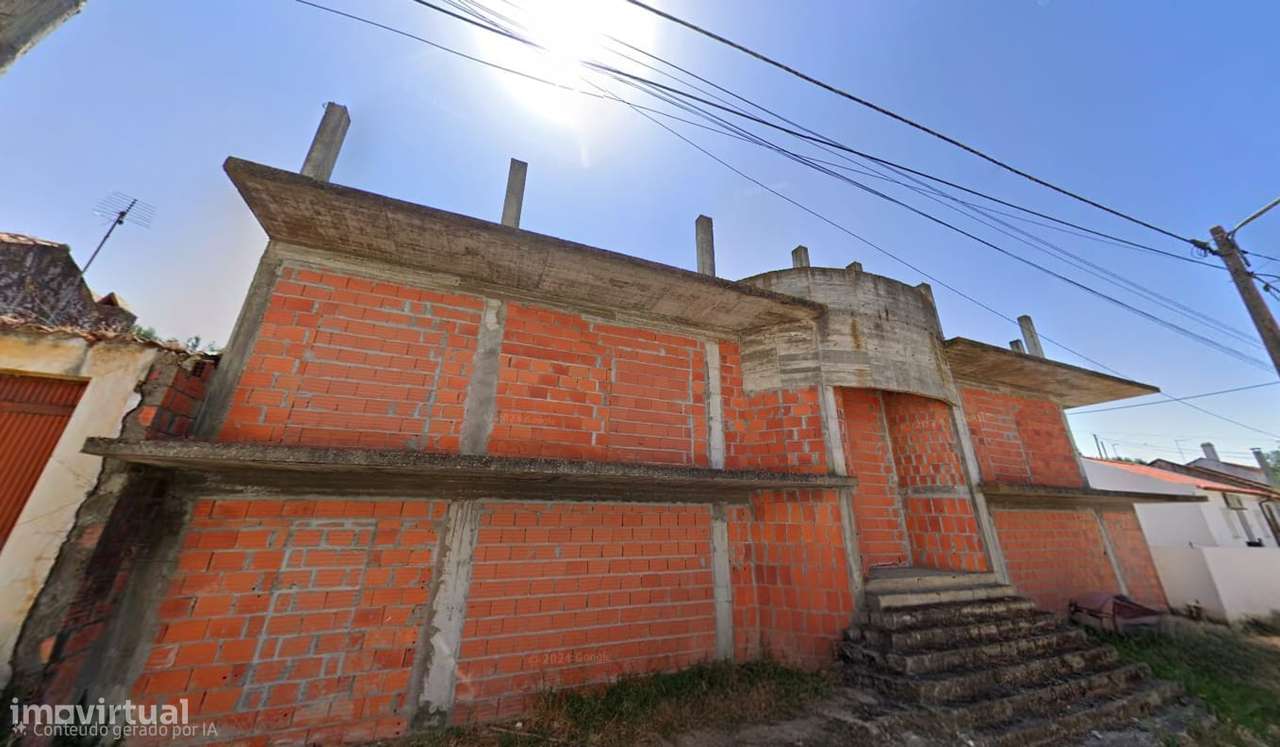 Prédio apartamentos inacabado na Chamusca a 100 Km Lisboa - Grande imagem: 4/6