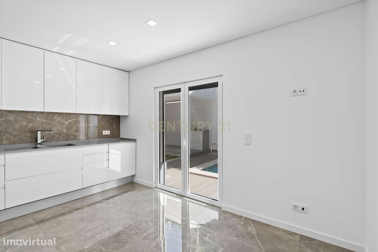 Moradia T4+1 em Famões: Luxo, Conforto e Vista Deslumbrante - Grande imagem: 5/60