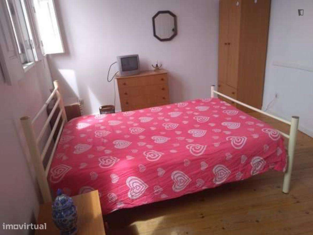 Quarto - localizado em Baixa Coimbra - Grande imagem: 2/10