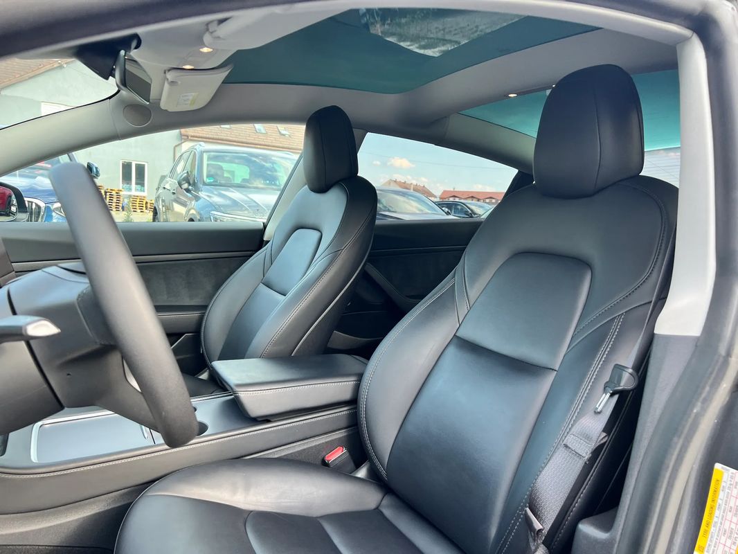 Tesla Model 3 Standard Reichweite Plus Hinterradantrieb - 33