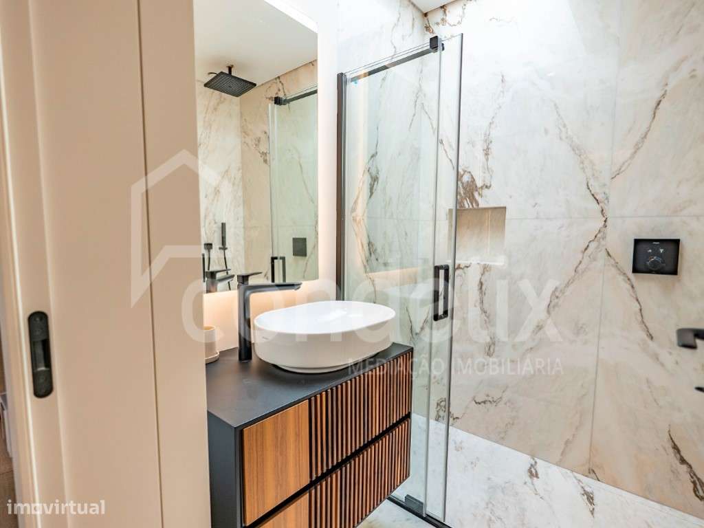 Moradia T5+1 nova com piscina em condomínio fechado de luxo no Estoril-45