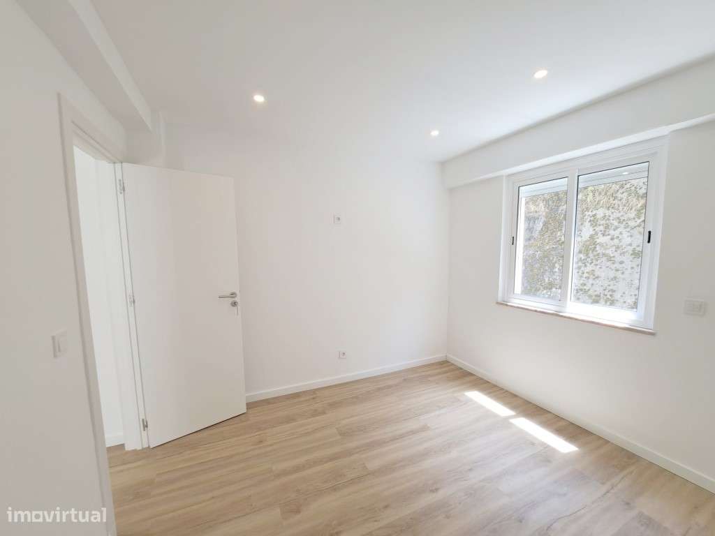 Apartamento T2 para venda em Amadora - Lisboa-24