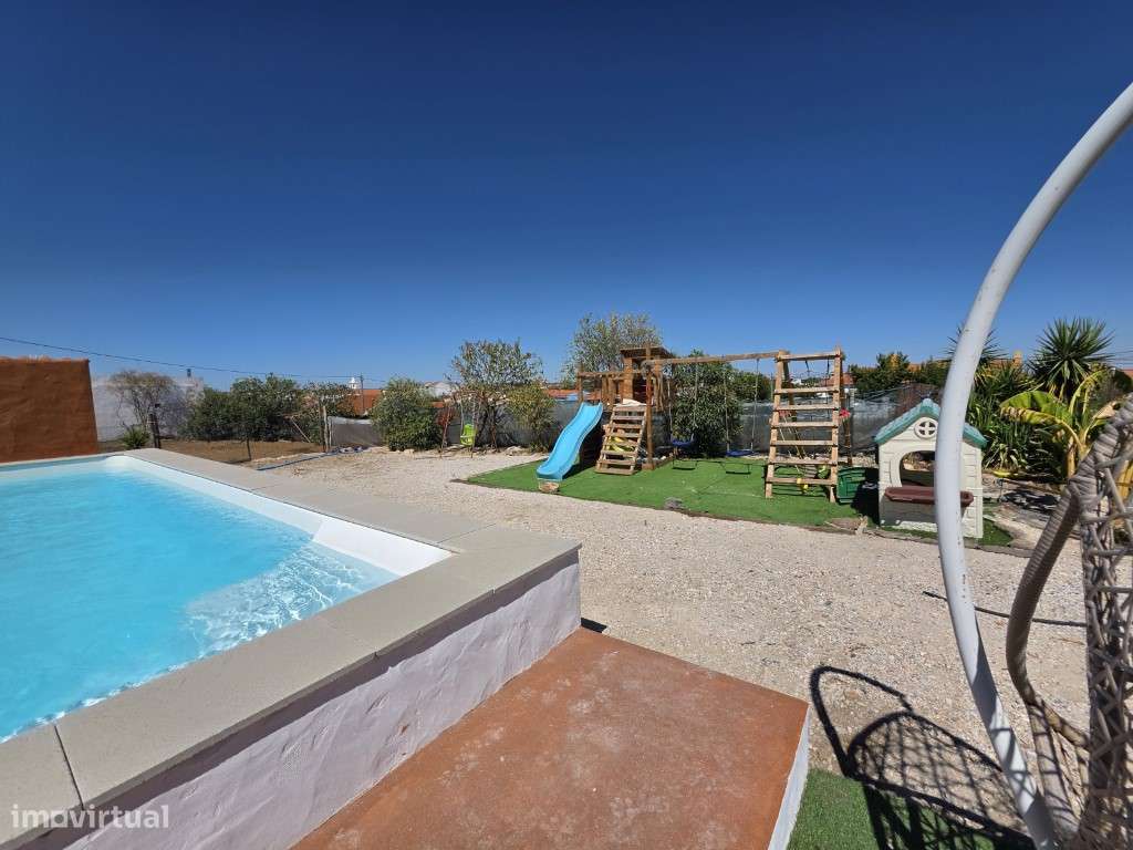Moradia T3 com piscina inserida em lote de 1000 m2 a 6 km da praia ...-18