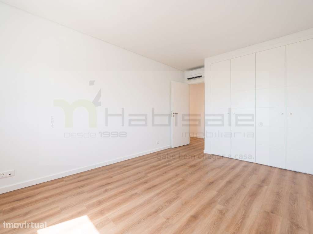 T2 novo na Parede com vista mar-18