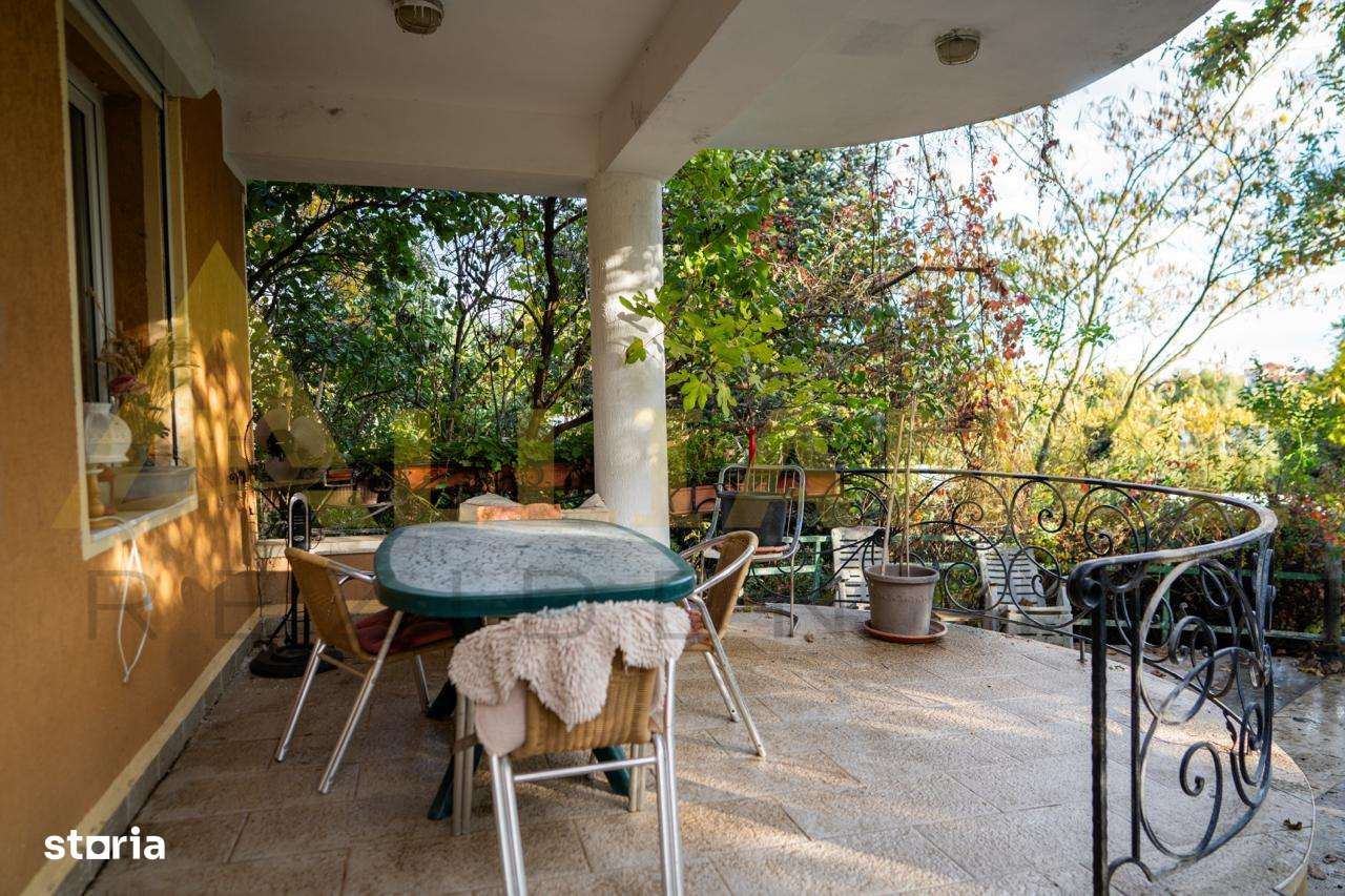 CASA IZVORANI - 8 camere, 3 băi , 2 terase - Imagine principală: 3/8