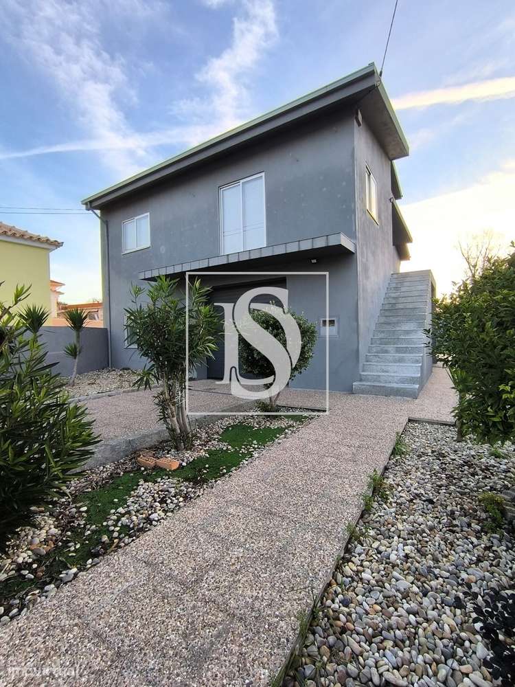 Moradia Isolada T3 em Vilar de Andorinho-14